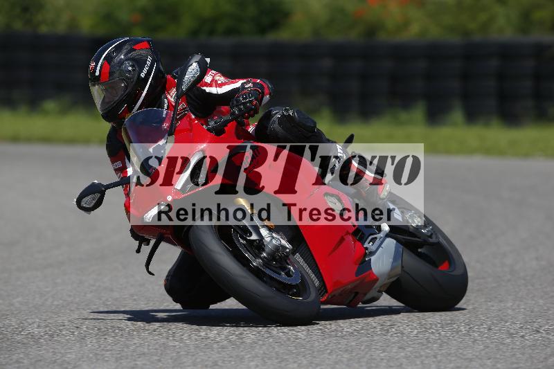 /Archiv-2024/29 12.06.2024 MOTO.CH Track Day ADR/Gruppe rot/ohne Startnummer